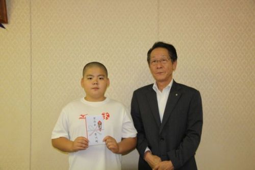 (写真)相原君と小野澤町長