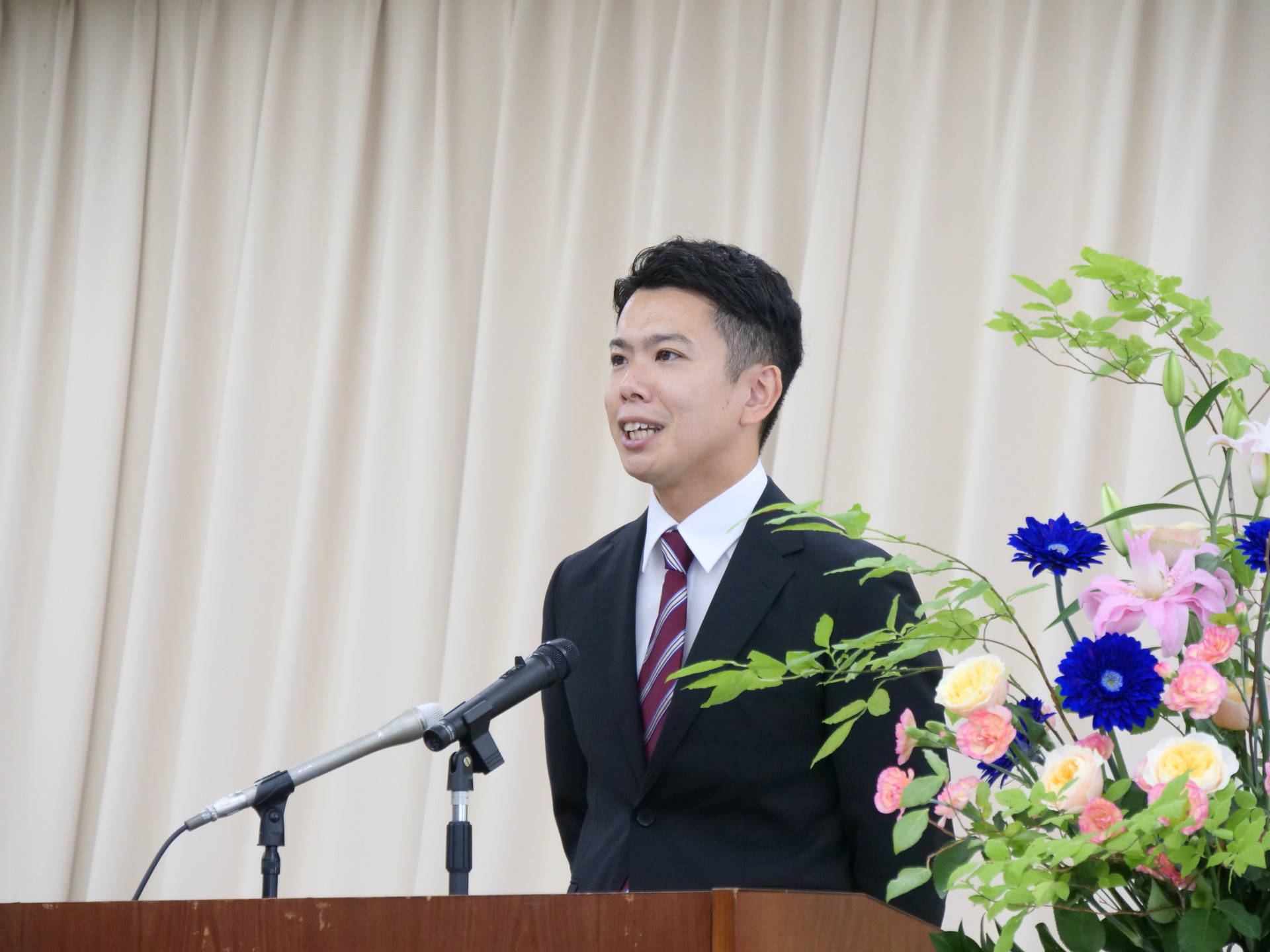 （画像）就任式での茅町長あいさつ