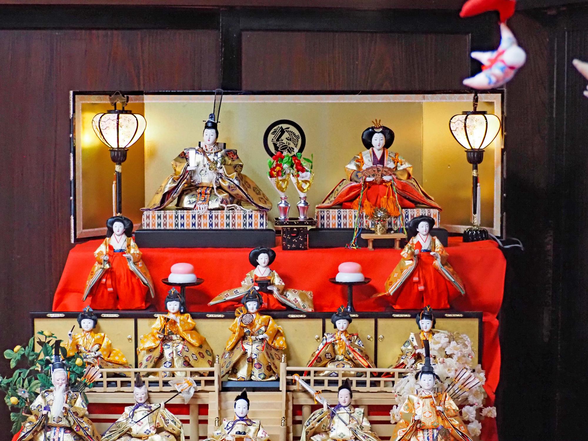 ひな人形とつるし雛