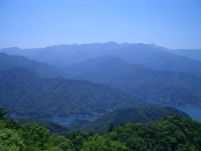 （画像）仏果山から丹沢山地の眺め