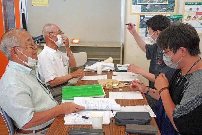 大学生が愛川町半原で民俗踏査実習