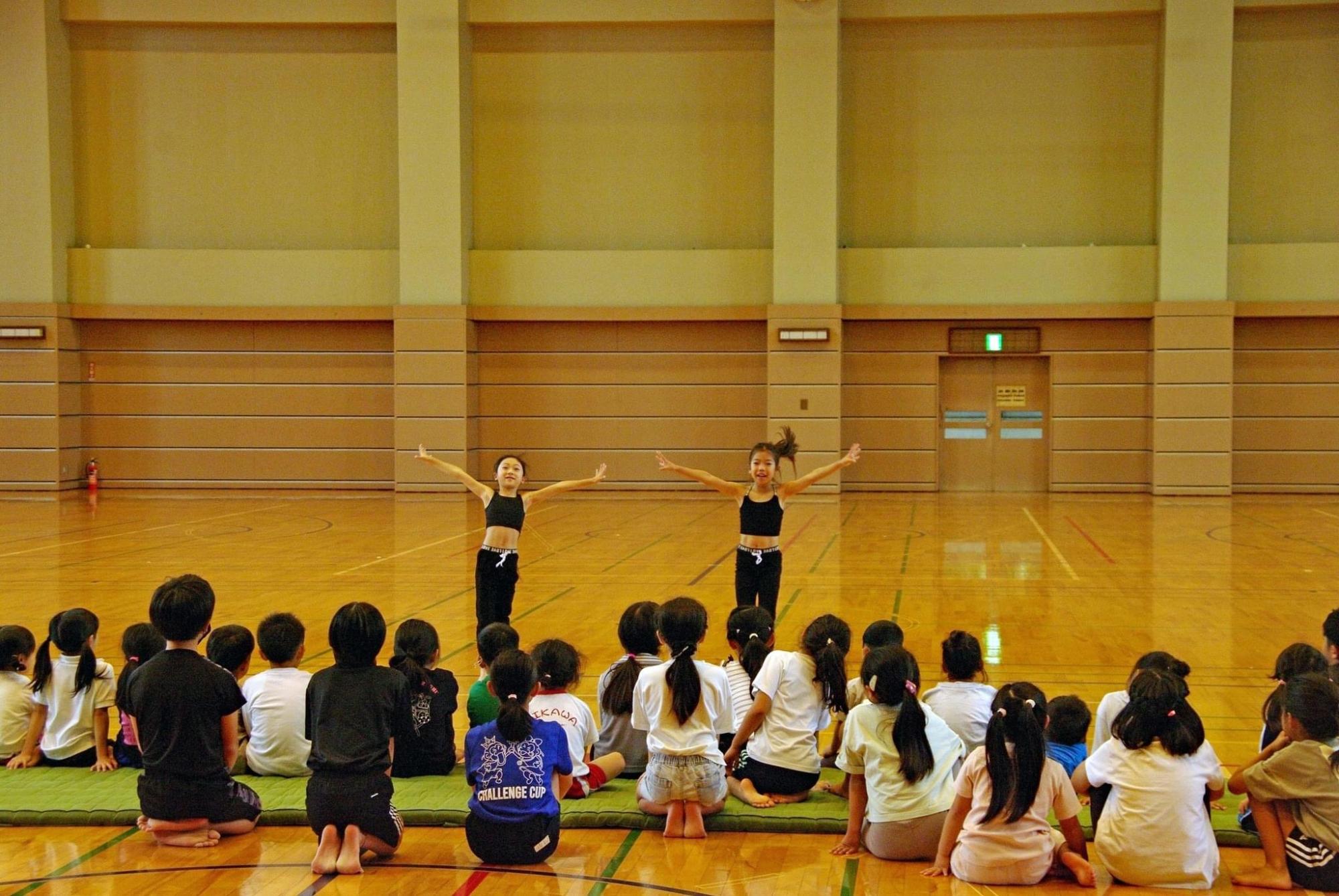 鶴見虹子先生の体操教室