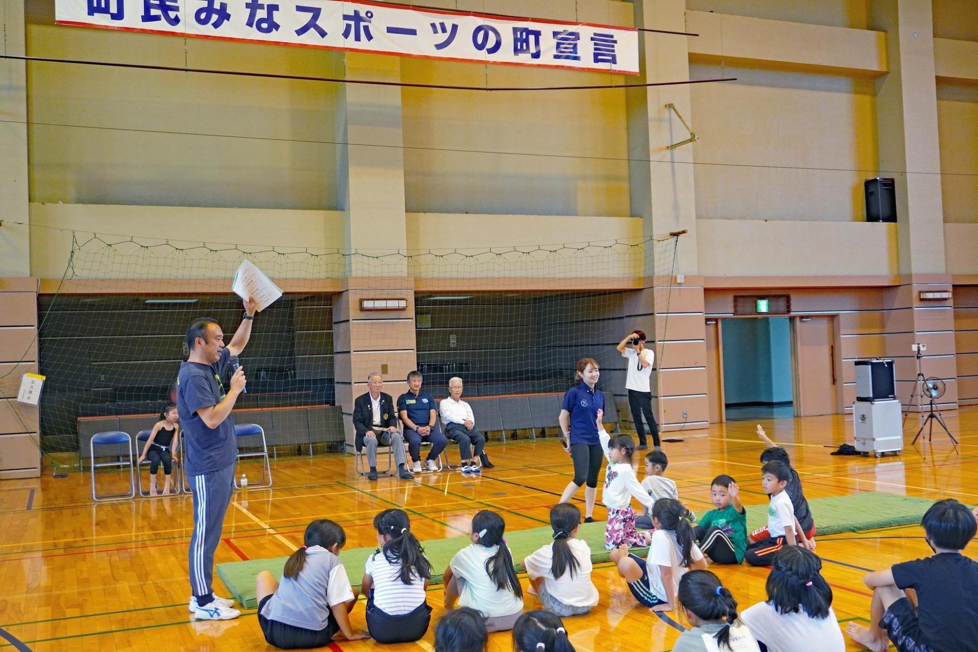 鶴見虹子先生体操教師