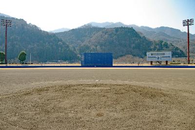ラバーフェンスが回収された田代運動公園野球場