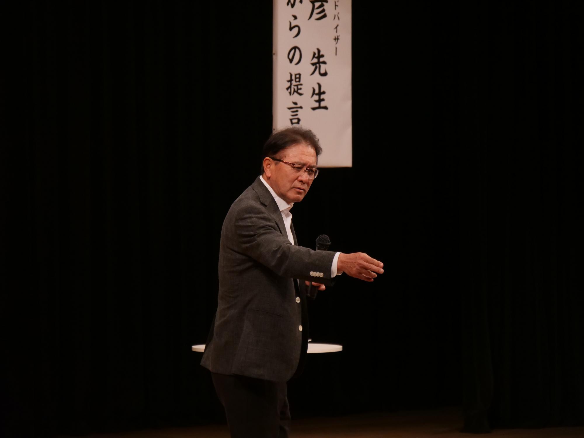 講演する瀬古利彦さん