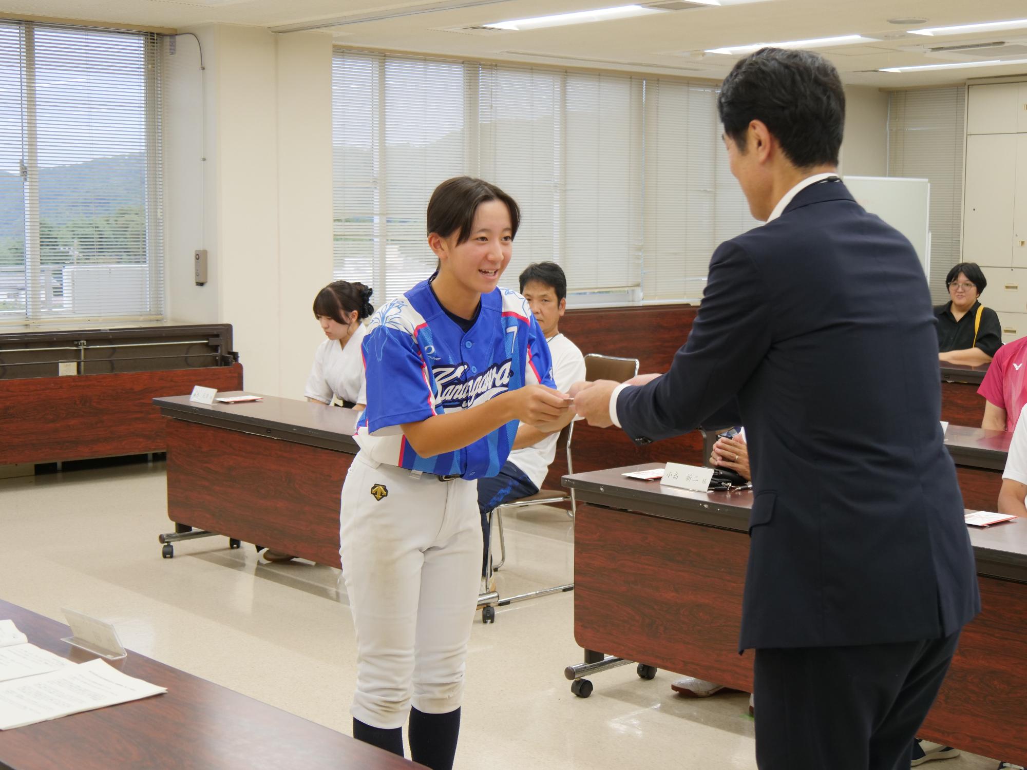 スポーツ・全国大会等出場奨励金交付式