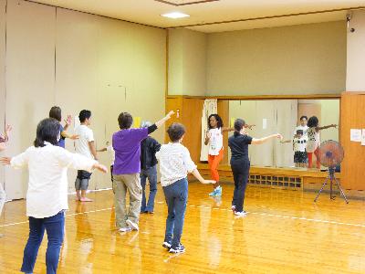 レナタ先生のサンバダンスレッスン