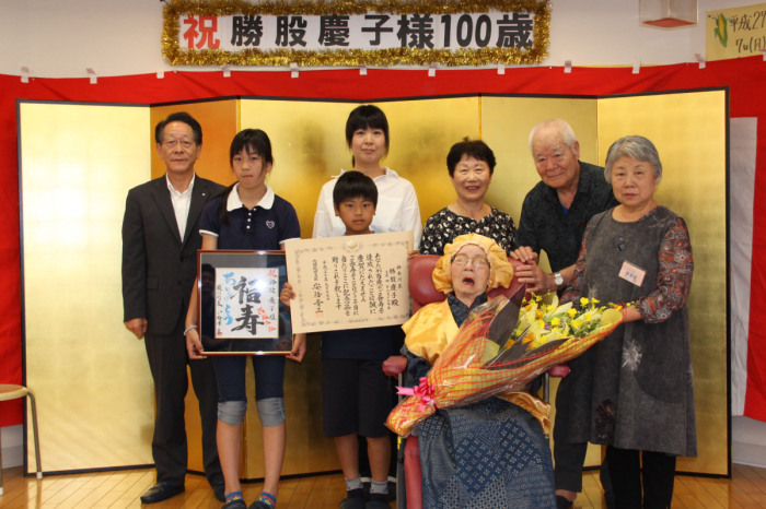 （写真）勝股さんとご家族