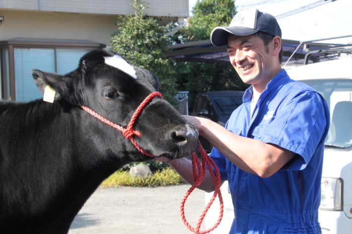 （写真）篠崎さんと「ラブリバー ジヨセフイン アツトウツド アミーゴ」