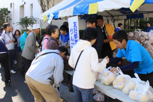 （写真）長野県立科町のリンゴ販売