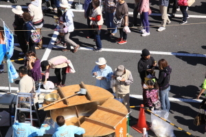 （写真）巨大合戦なべ