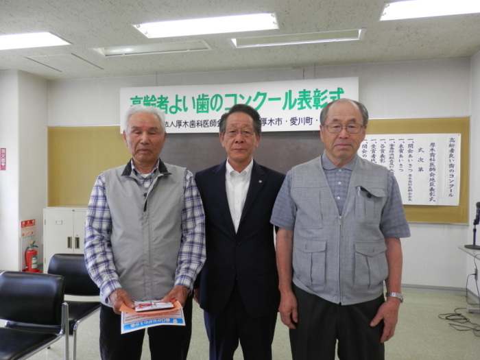 （写真）左から池口さん、小野澤町長、秋山さん