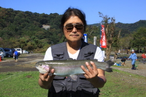 （写真）大人の部優勝・相川一実さん（八王子市）