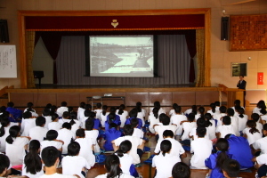 （写真）愛川東中学校での授業風景