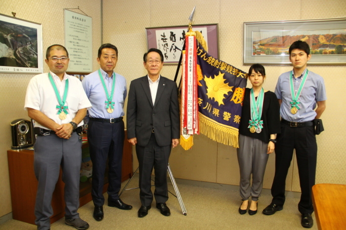 （写真）競技に出場された皆さんと小野澤町長