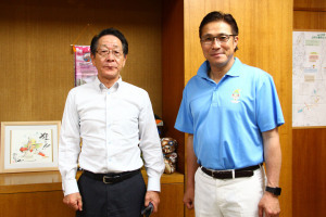 （写真）小野澤町長と立科町・米村町長