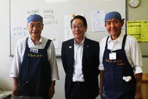 （写真）小野澤町長とグルメメイトの皆さん