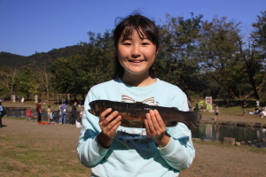 （写真）子供の部優勝の三田さくらさん（相模原市）