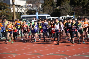 （写真）町一周駅伝のスタート