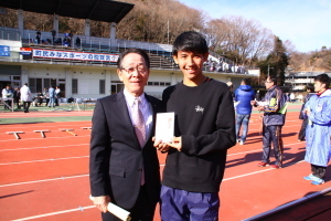 （写真）小野澤町長と苅田さん