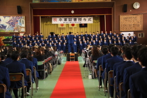 （写真）卒業生による合唱