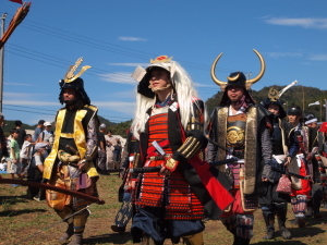 （写真）甲冑隊の武者行列