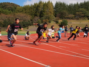 （写真）「かけっこよーいドン」の様子