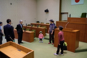 （写真）議場見学会