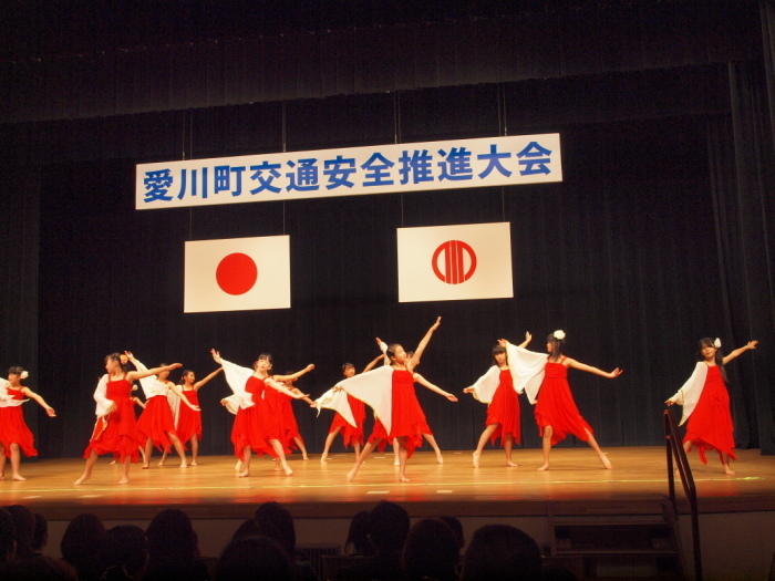 （写真）愛川キッズビクスによるダンス