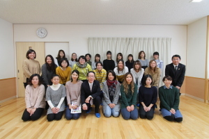 （写真）小野澤町長、佐藤教育長と参加者の皆さん