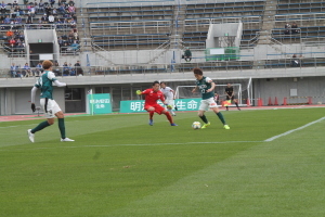 （写真）シュートを放とうとする大石治寿選手