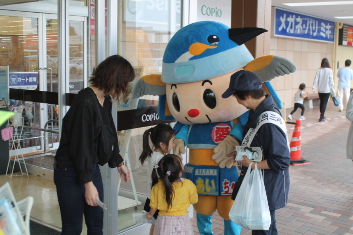 （写真）町観光キャラクター「あいちゃん」も登場