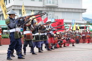 （写真）武者行列の様子