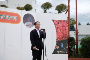 （写真）あいさつをする小野澤町長