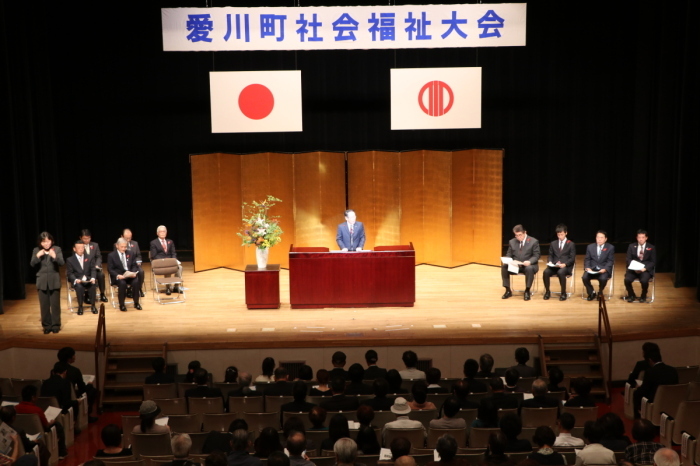 （写真）あいさつする小野澤町長