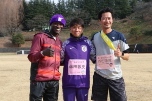 （写真）ワイナイナ選手、藤田選手、西田選手