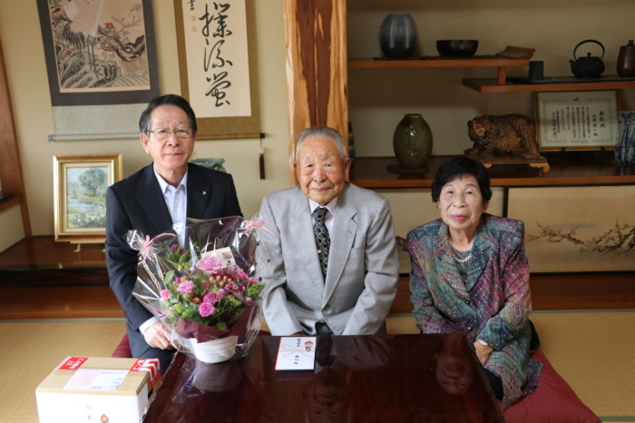 （写真）結婚60年の大野彌一さん・ちか江さんご夫婦