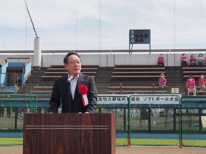 （画像）開会式で挨拶する小野澤町長