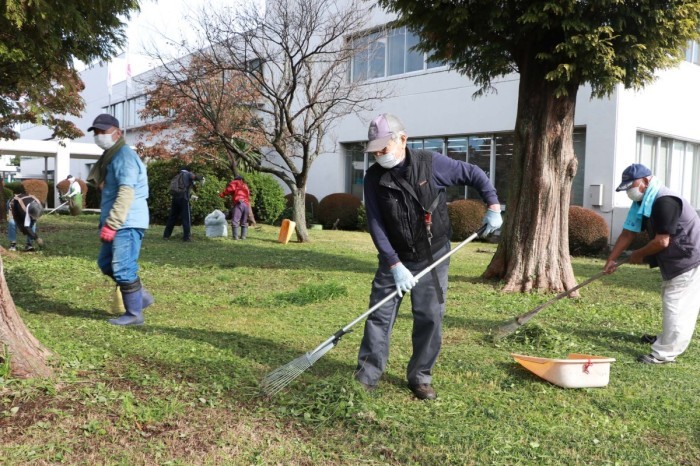 （写真）作業をする馬場会長