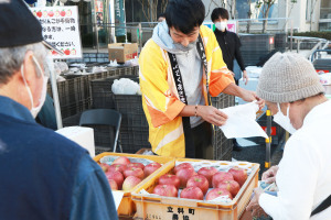（画像）立科町のリンゴ販売