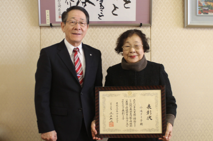 （写真）小野澤町長と小池さん