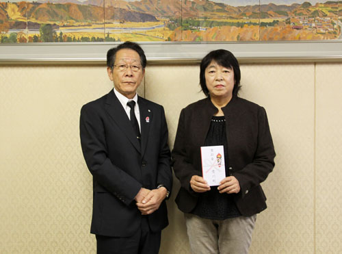 (写真)小野澤町長と板谷さん