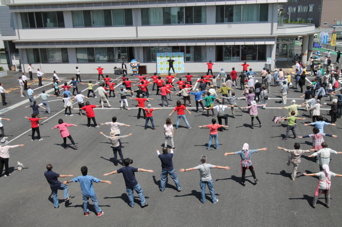 （写真）あいかわリフレッシュ健康体操