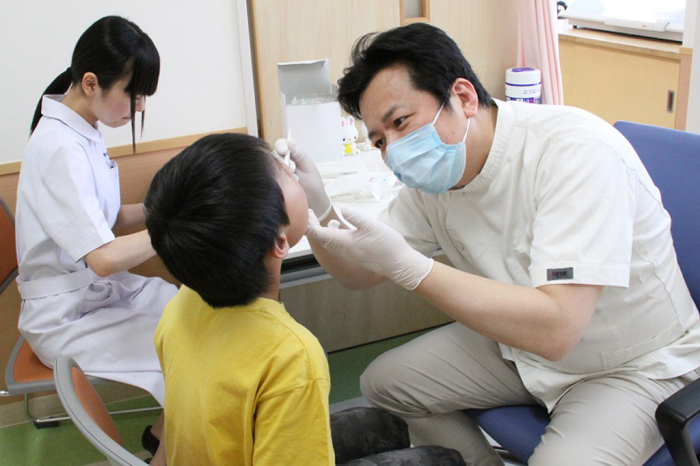 （写真）歯科検診の様子