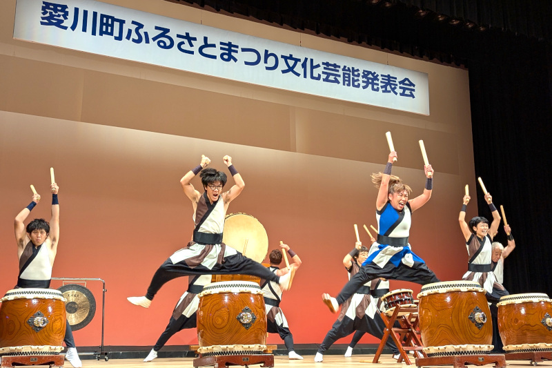 （写真）雄勝町伊達の黒船太鼓保存会の演奏