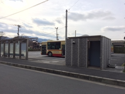 愛川バスセンターのトイレ外観